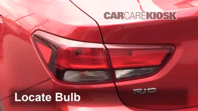 2018 Kia Rio S 1.6L 4 Cyl. Sedan Éclairage Feux de marche arrière (remplacer une ampoule)